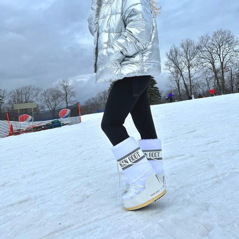 WHITE MOON BOOTS